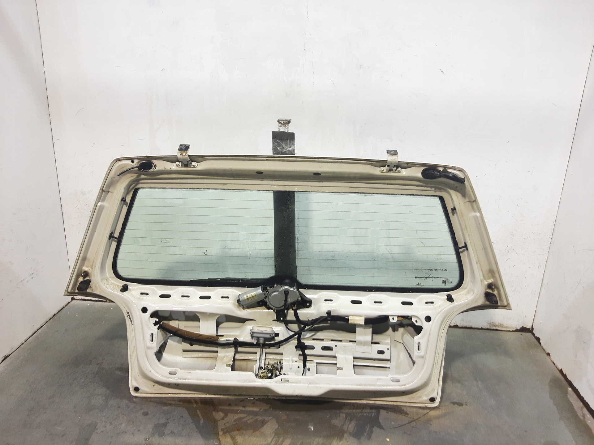 VOLKSWAGEN Polo 3 generation (1994-2002) Крышка багажника 6N0827025AD 21646499