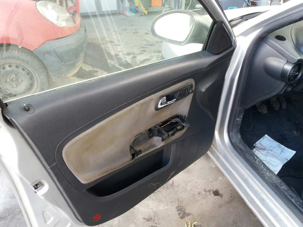 SEAT Cordoba 2 generation (1999-2009) Priekšējo kreiso durvju logu pacēlājs 6L4837461 20189358