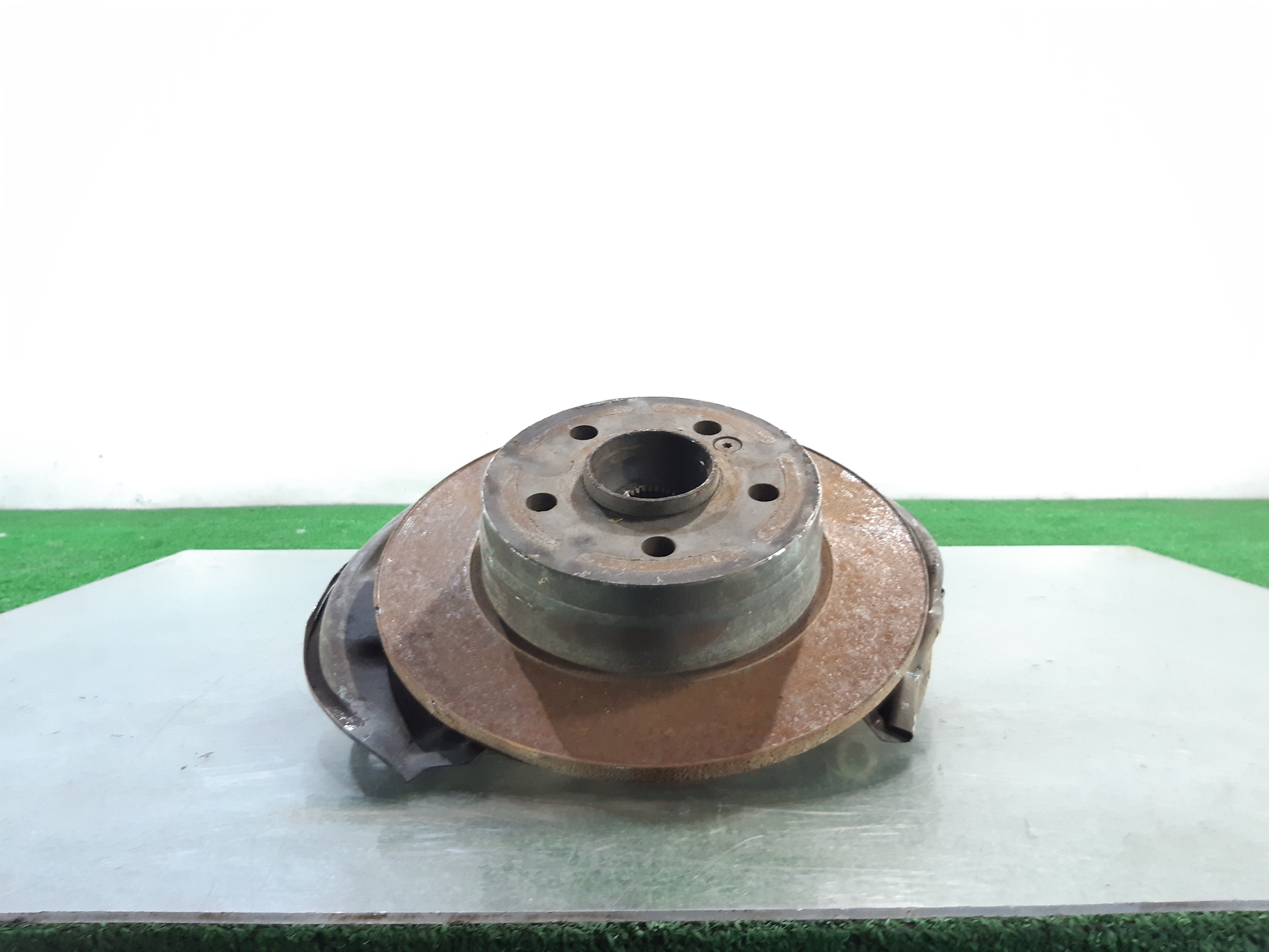 MERCEDES-BENZ C-Class W204/S204/C204 (2004-2015) Rear Right Wheel Hub 2043500441 18503444