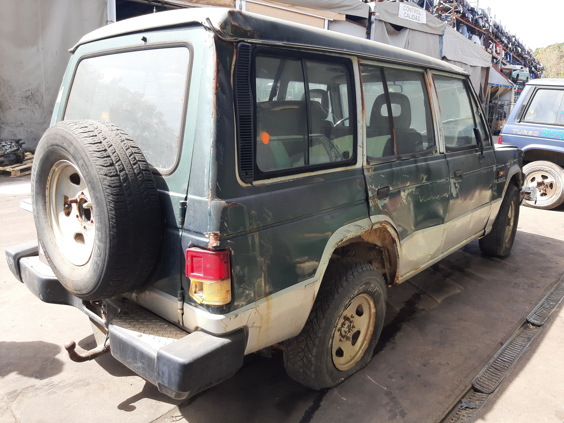 MITSUBISHI Pajero 1 generation (1982-1991) Наружная ручка передней левой двери MB669165 24931444