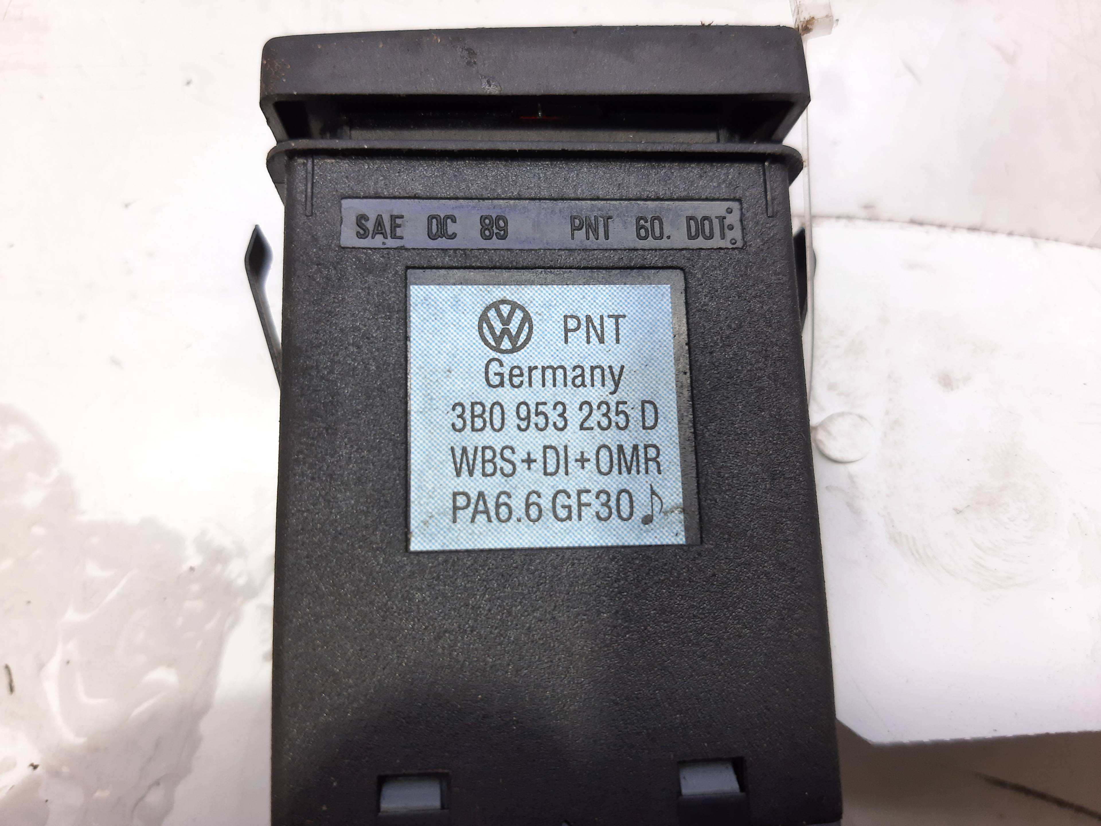 VOLKSWAGEN Passat B5 (1996-2005) кнопка опасности 3B0953235D 18798942