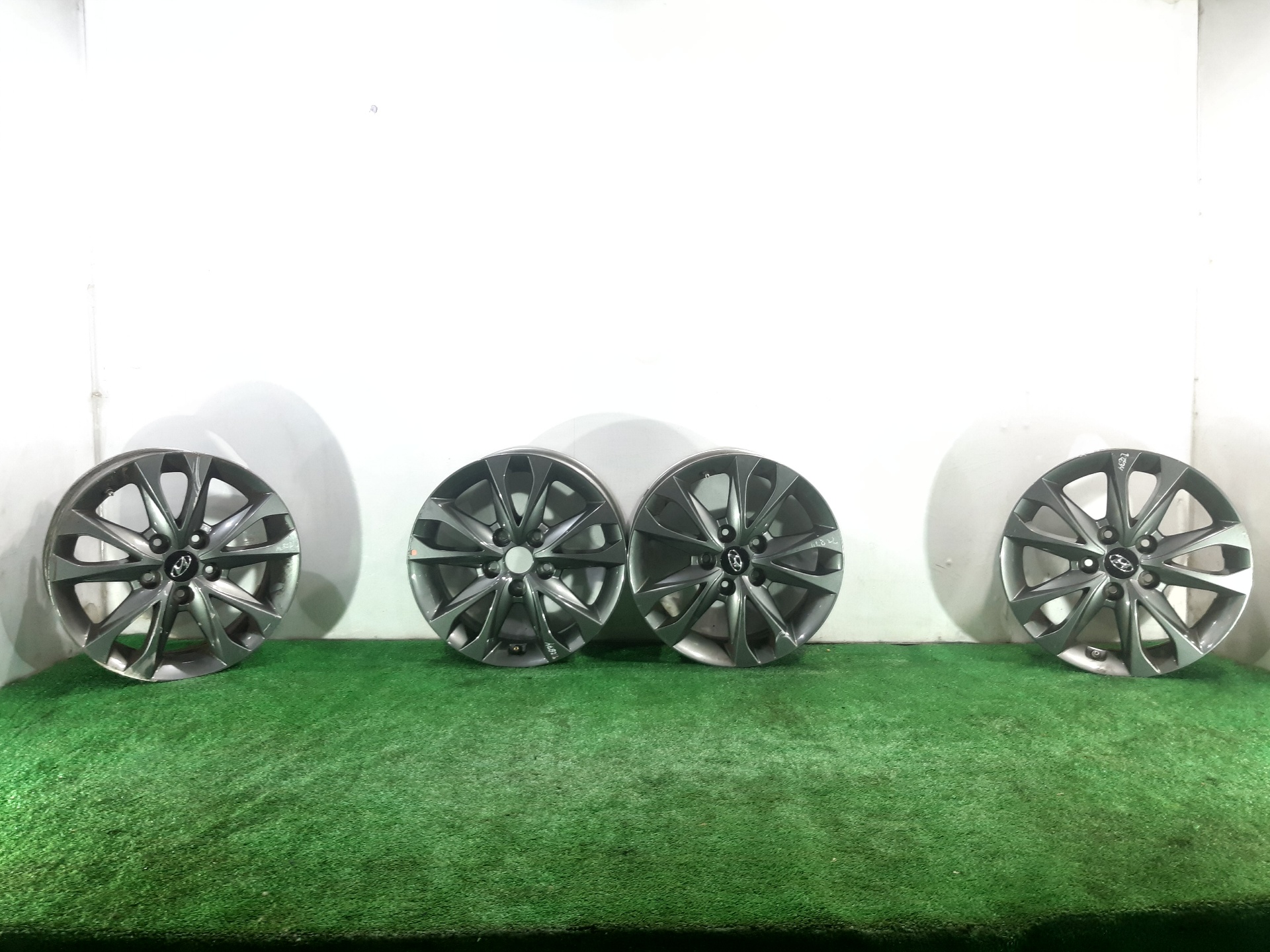 HYUNDAI ix35 1 generation (2009-2015) Комплект колес R16 24015932
