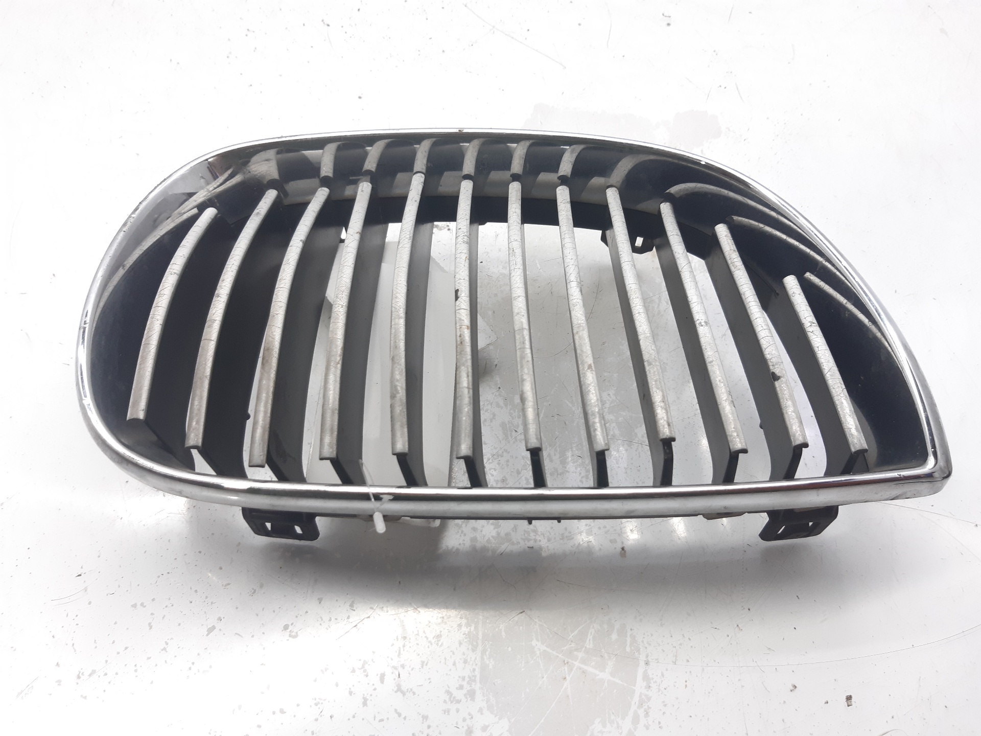 BMW 1 Series E81/E82/E87/E88 (2004-2013) Priekinės radiatoriaus grotelės 71286149 24112817