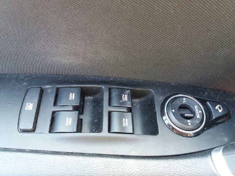 HYUNDAI i40 VF (1 generation) (2011-2020) Front Left Door Window Switch 935703Z000 24081514