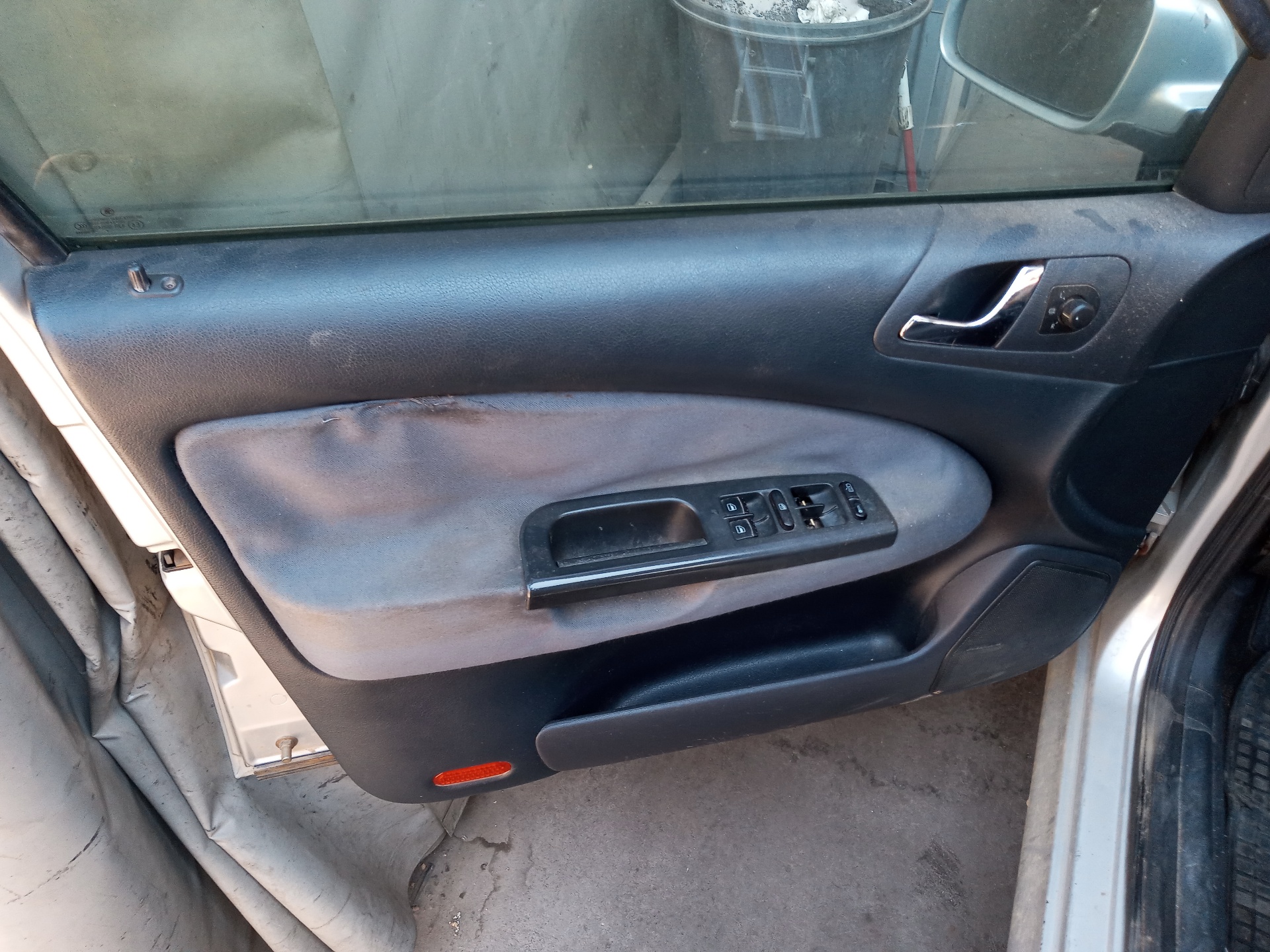 SKODA Octavia 1 generation (1996-2010) Aizmugurējā bagāžnieka slēdzene 1U6827501G 18708454