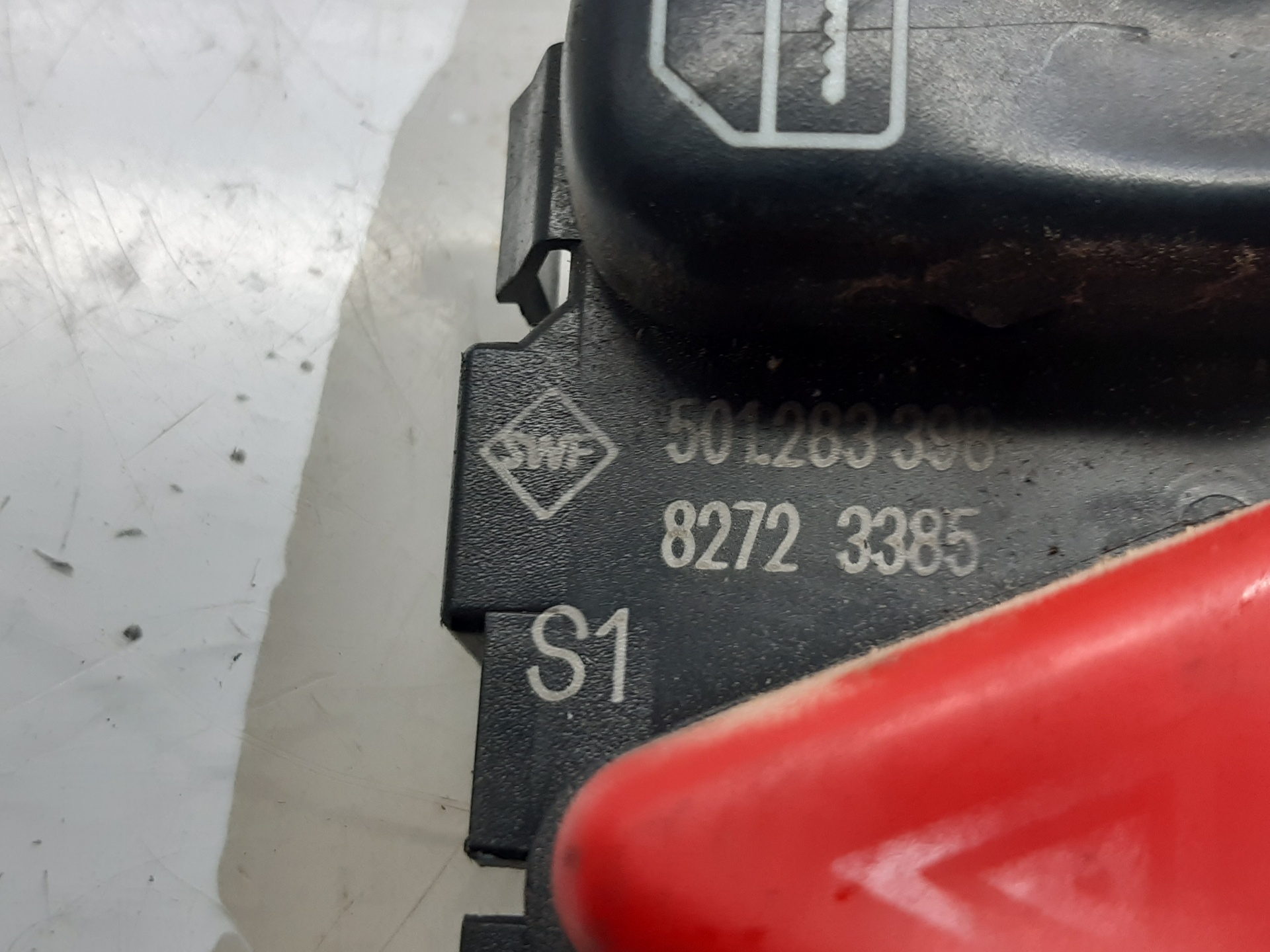 MERCEDES-BENZ E-Class W210 (1995-2002) Hazard button 2088200310 24128811