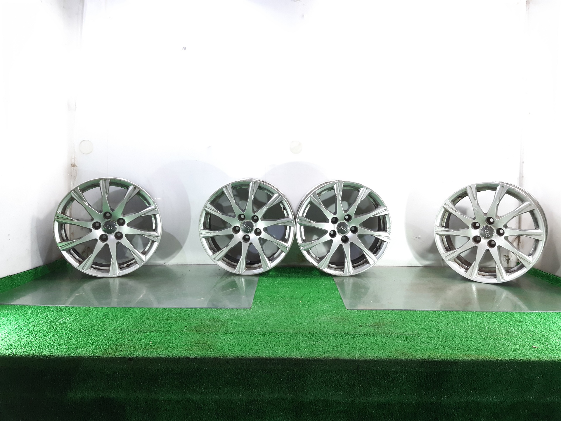 AUDI A4 B8/8K (2011-2016) Wheel Set R17 24041401