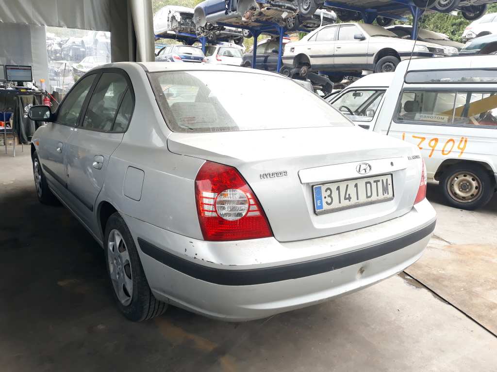 HYUNDAI Elantra XD (2000-2010) Oikea takavalo 924022D510 24883788