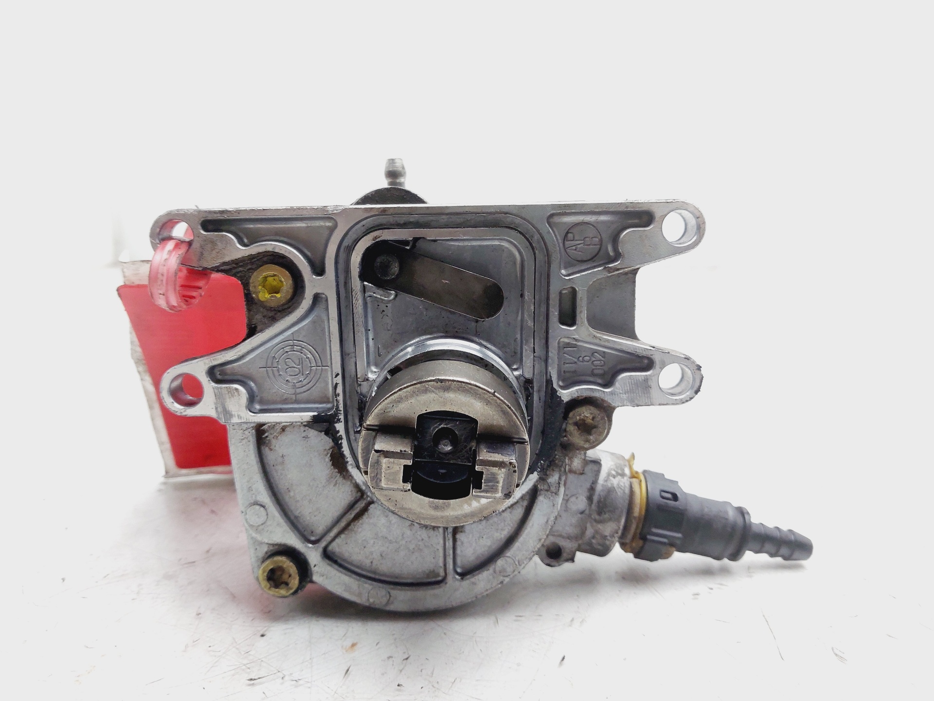 MAZDA 323 BA (1994-2000) Vakuuminis siurblys 24406132 26588013