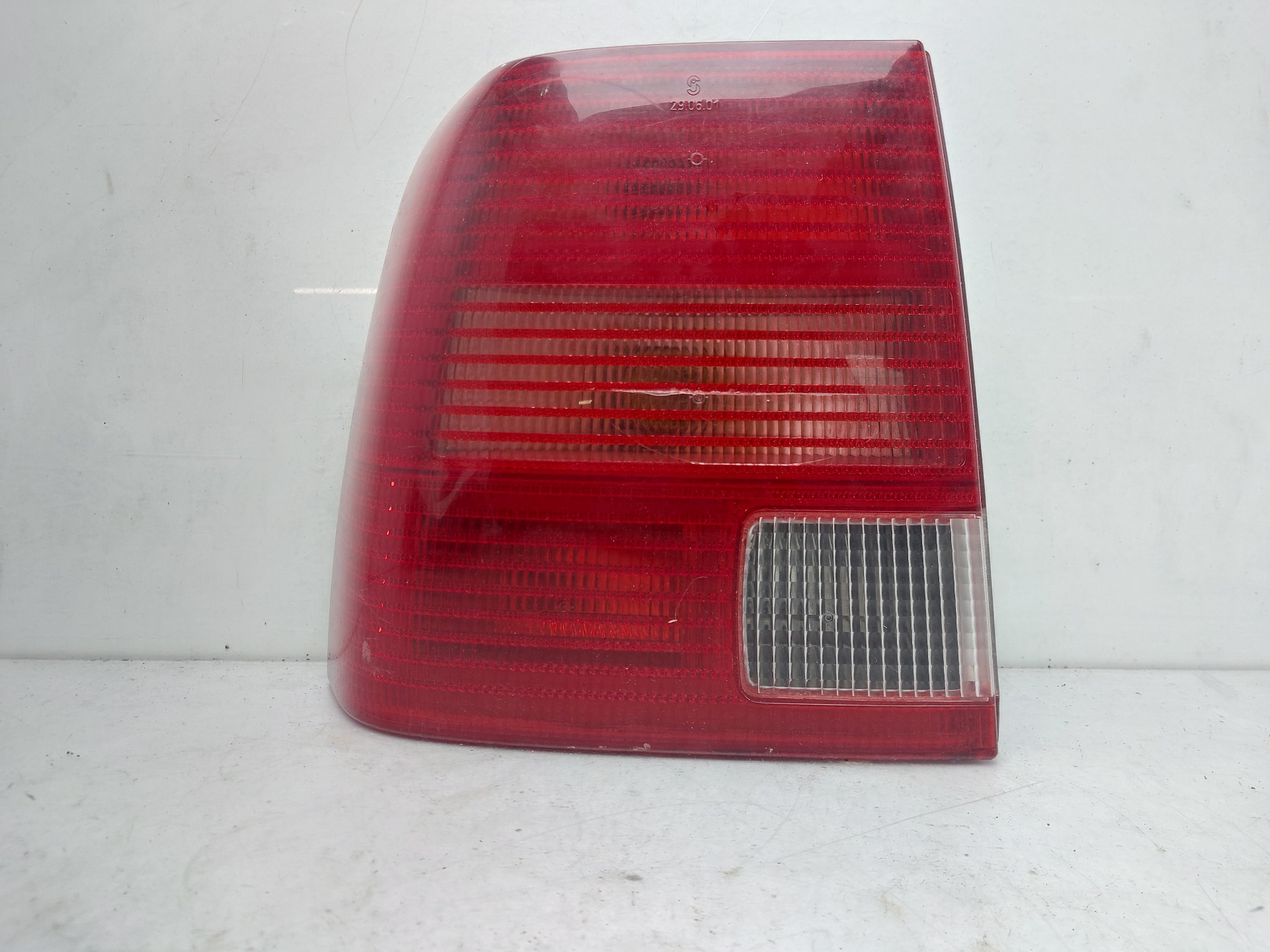 VOLKSWAGEN Passat B5 (1996-2005) Rear Left Taillight 3B5945095F 20142370