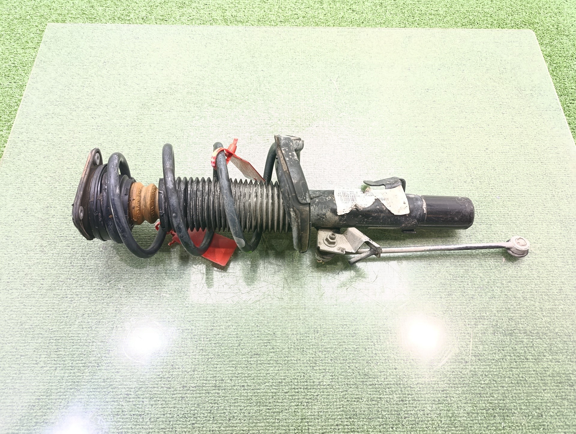 Stoßdämpfer vorne rechts D4204T8 31317922 de Volvo V40 cross country (526) 2012-2015 120 CV con 137544 km - pieza usada