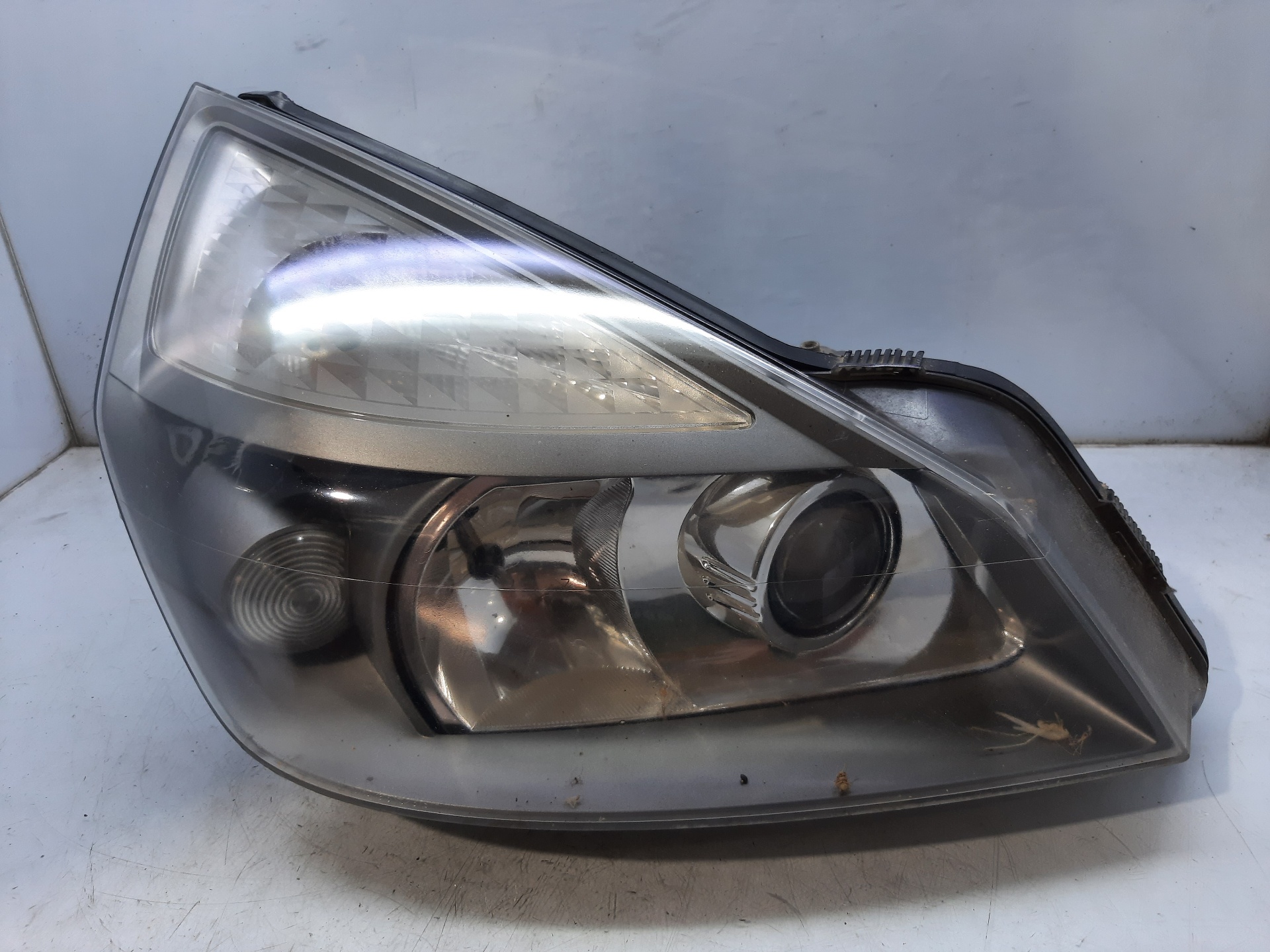 RENAULT Espace 4 generation (2002-2014) Front Right Headlight 7701053976 18724738