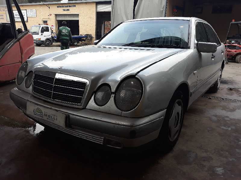 MERCEDES-BENZ E-Class W210 (1995-2002) Bakre höger bakljuslampa A2108201064 24095341