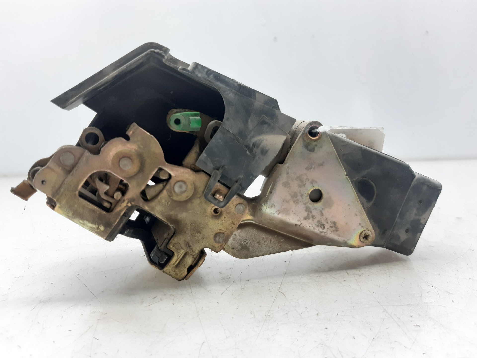 VOLVO V40 1 generation (1996-2004) Serrure de porte arrière gauche 30850806 18700057