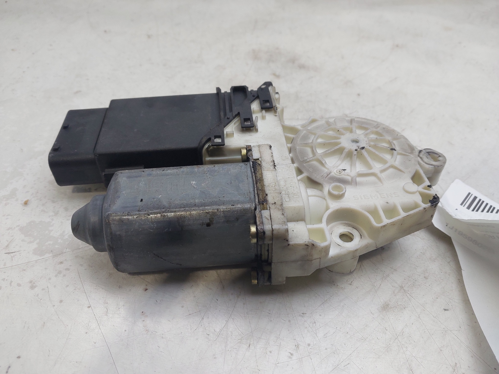 NISSAN Toledo 2 generation (1999-2006) Front Right Door Window Control Motor 1J1959802D 24401027