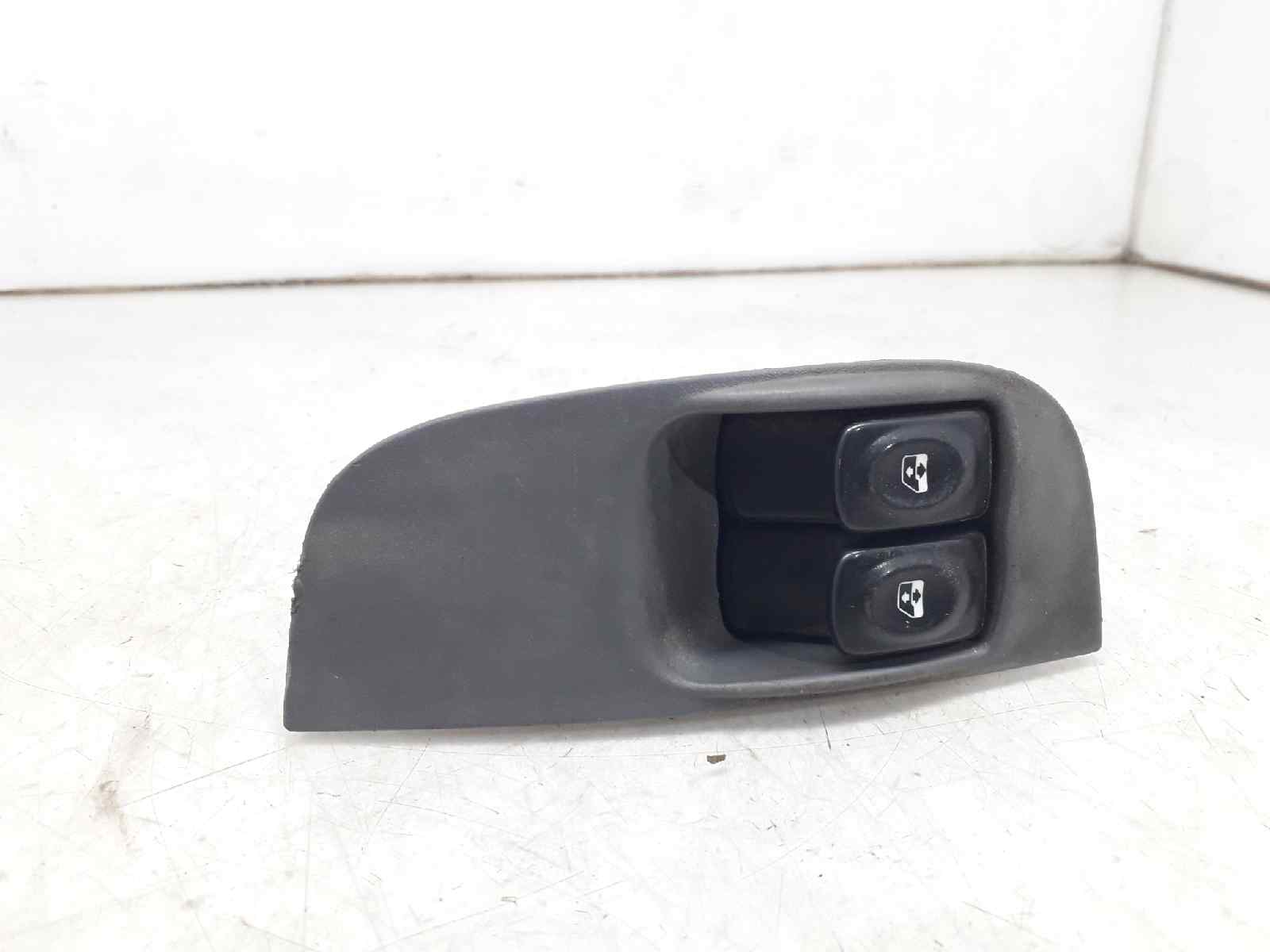 RENAULT Megane 2 generation (2002-2012) Кнопка стеклоподъемника передней левой двери 7700429069 20183551