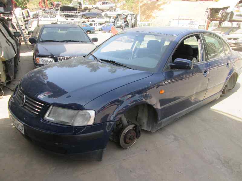 VOLKSWAGEN Passat B5 (1996-2005) Priekšējo labo durvju logu pacelšanas motorīts 0130821694 20166104