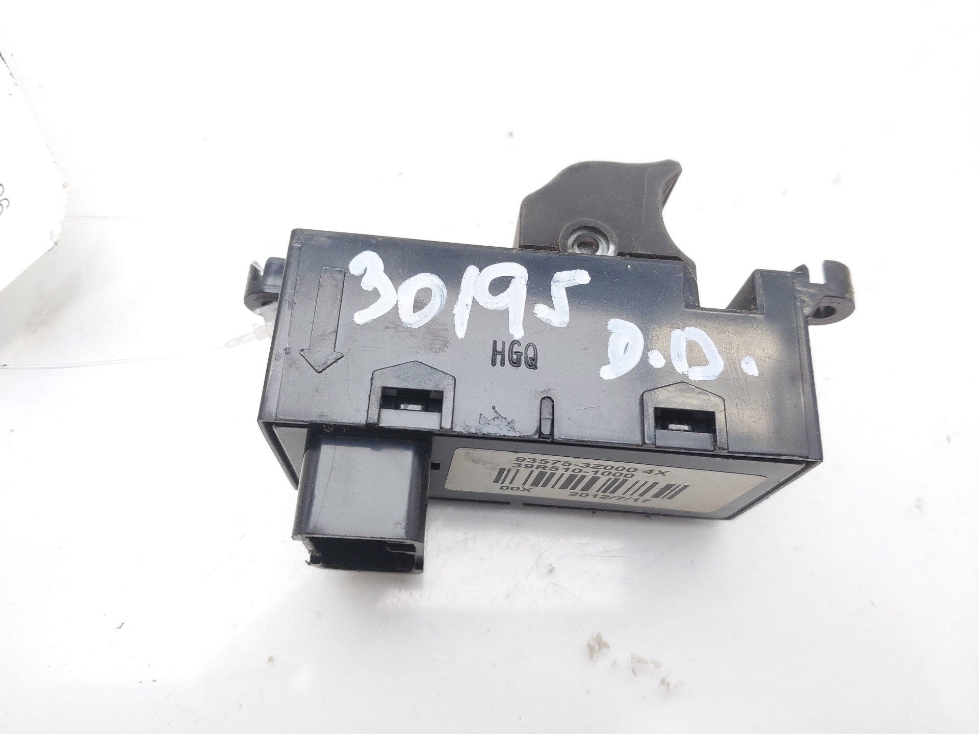 HYUNDAI i40 VF (1 generation) (2011-2020) Front Right Door Window Switch 935753Z000 24119307