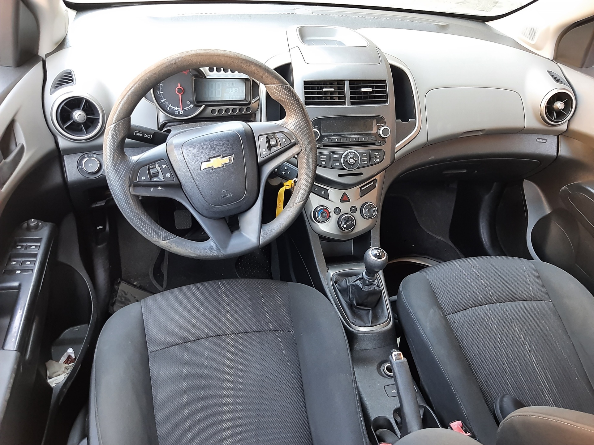 CHEVROLET Aveo T300 (2011-2020) Наружная ручка задней левой двери 25936893 26652740