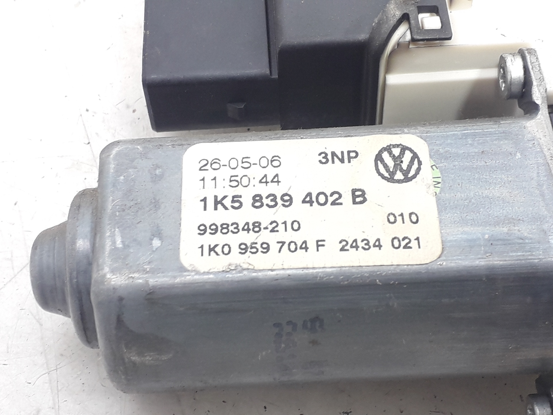 VOLKSWAGEN Jetta 5 generation (2005-2011) Aizmugurējo labo durvju loga vadības motorīts 1K5839402B 20789166