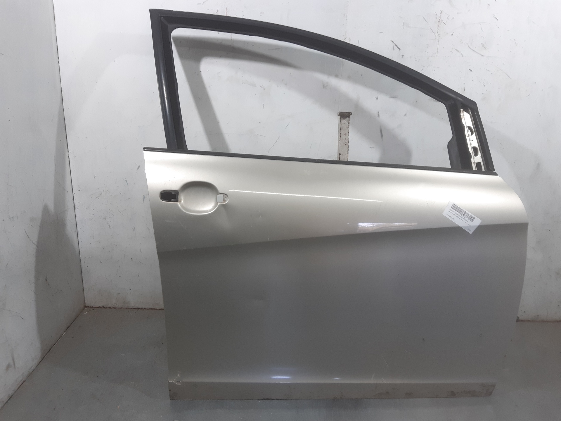 SEAT Toledo 3 generation (2004-2010) Front Right Door 5P0831056 18731051