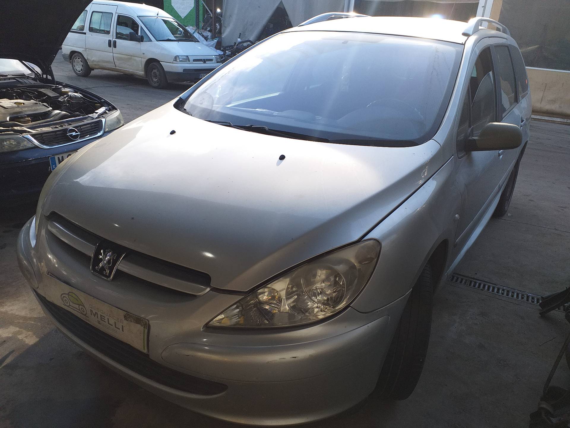 PEUGEOT 307 1 generation (2001-2008) Нижний рычаг передний левый 1643188580 18666347