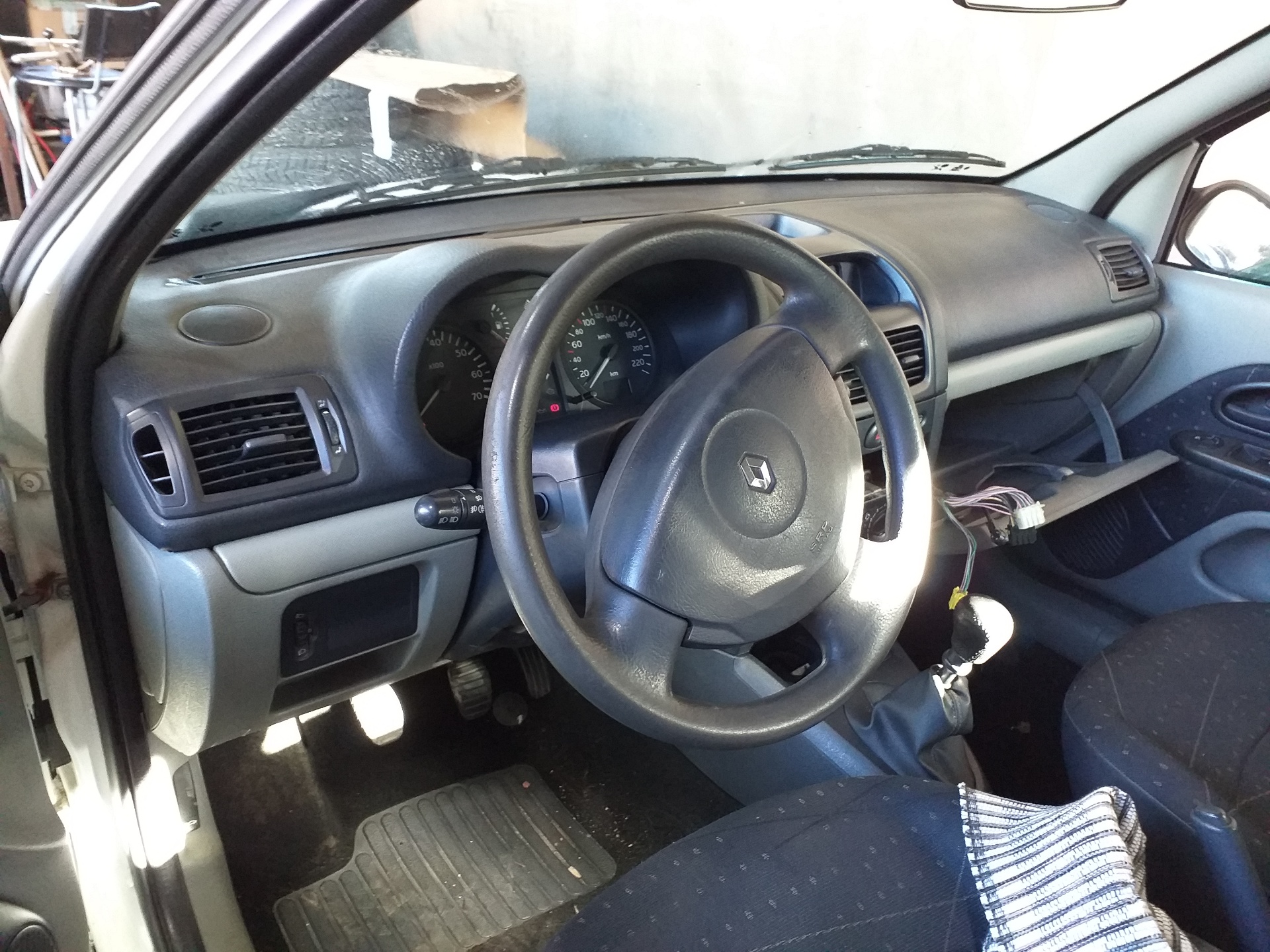 RENAULT Clio 2 generation (1998-2013) Främre vänstra dörrlås 7701045304 22029705