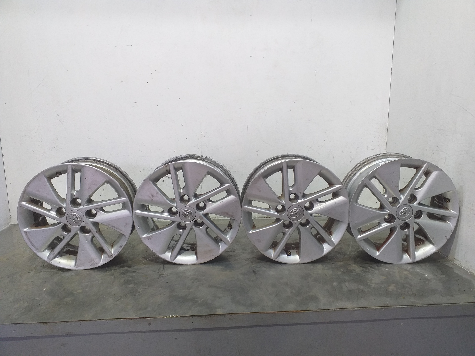 TOYOTA Auris 1 generation (2006-2012) Wheel Set R15 24851574