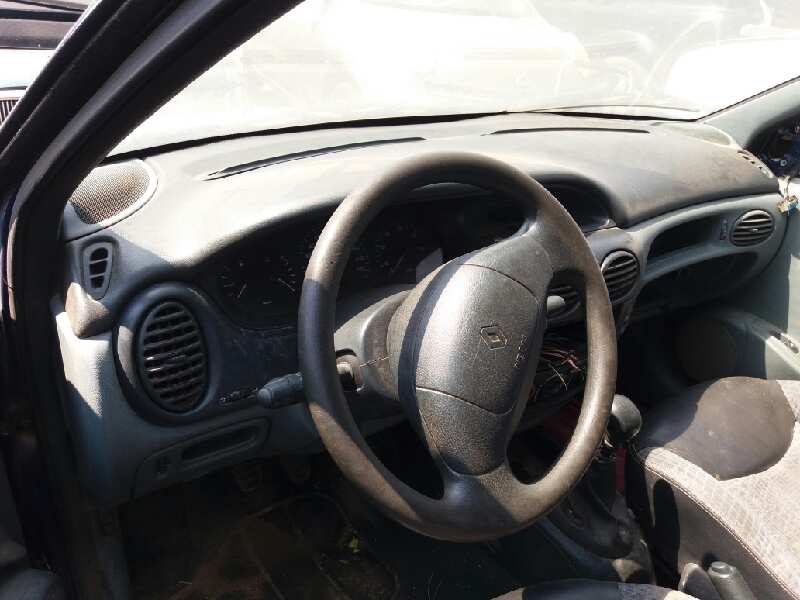 RENAULT Megane 2 generation (2002-2012) Încuietoarea ușă stânga față 7701469180 24883335