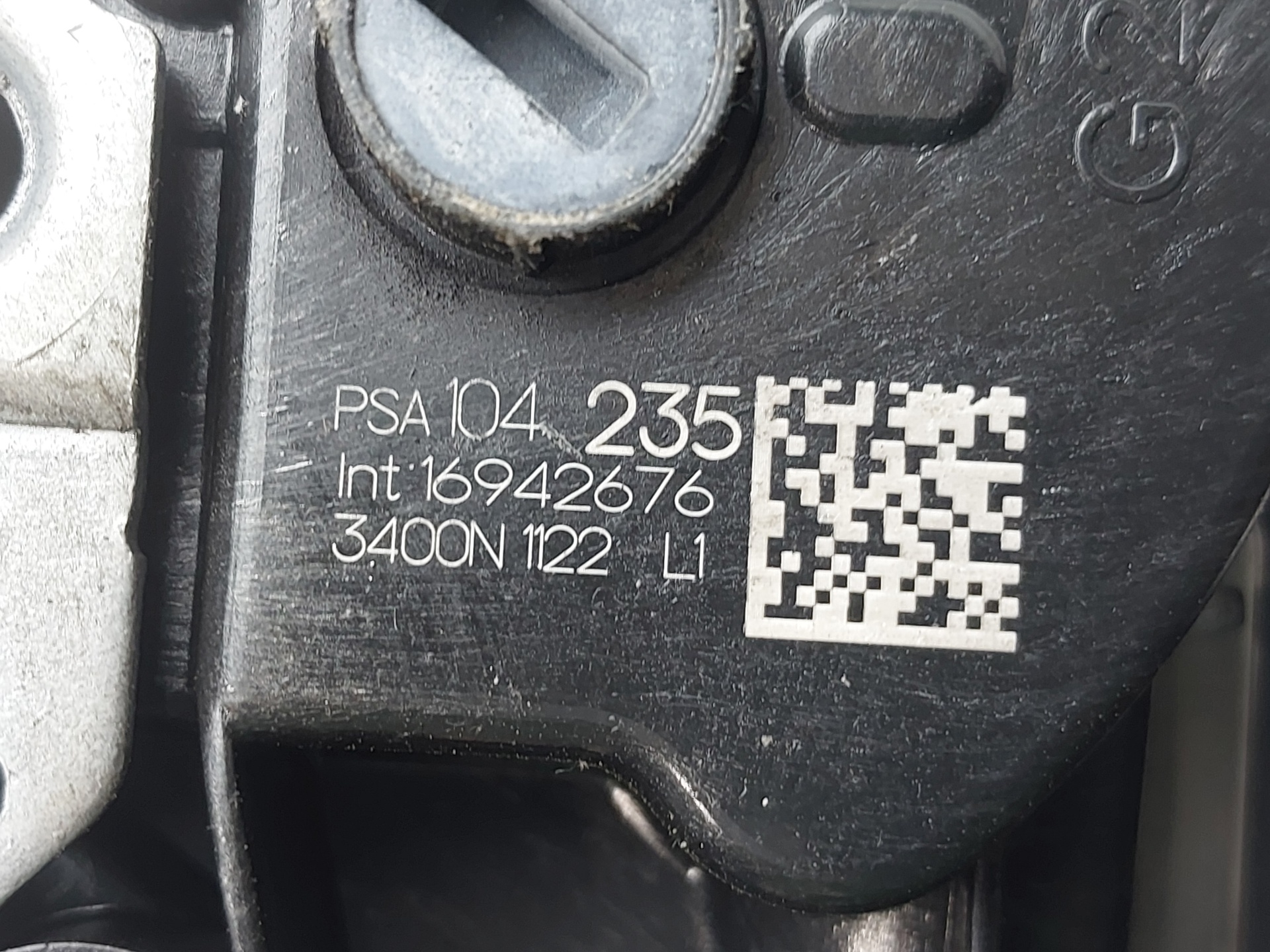 Serrure porte avant gauche 16942676 de Peugeot 5008 2011-2012 - pieza usada