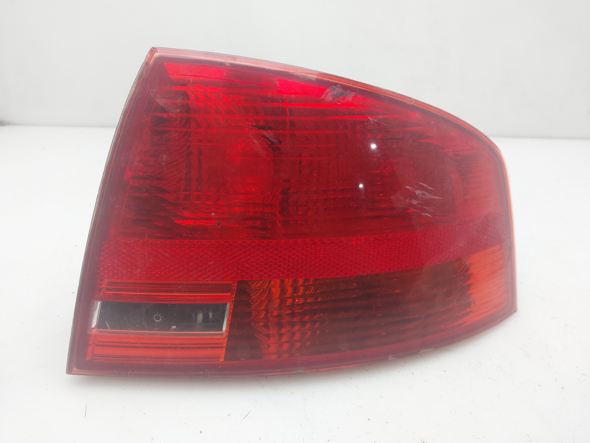 AUDI A4 B7/8E (2004-2008) Galinis dešinys žibintas 8E9945096E 26588175