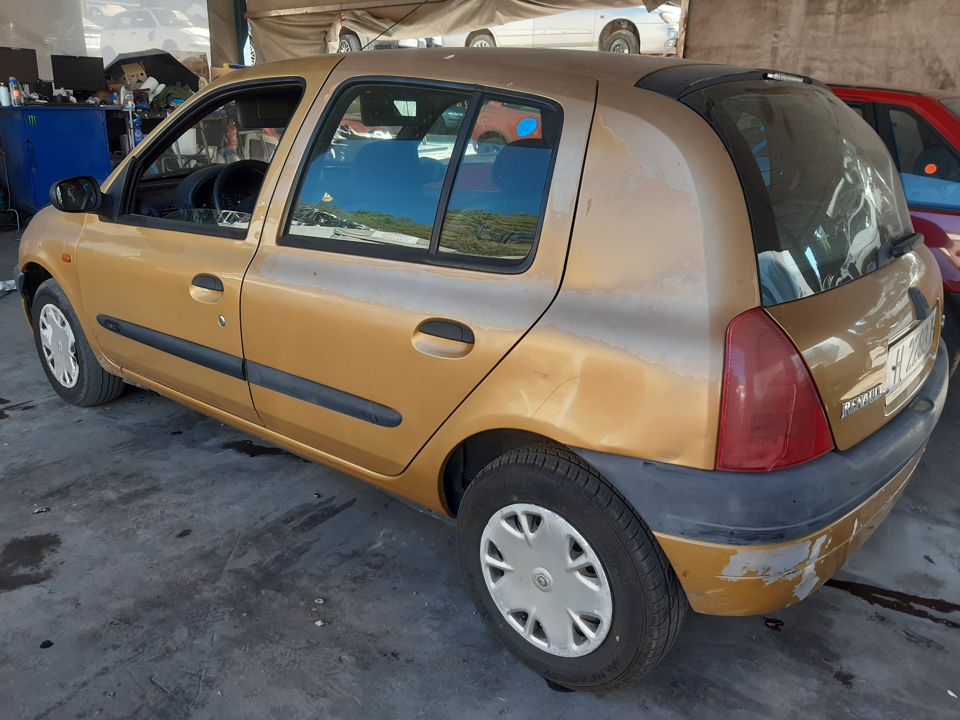 VAUXHALL Clio 2 generation (1998-2013) Горивен инжектор LCR6735405 20627513