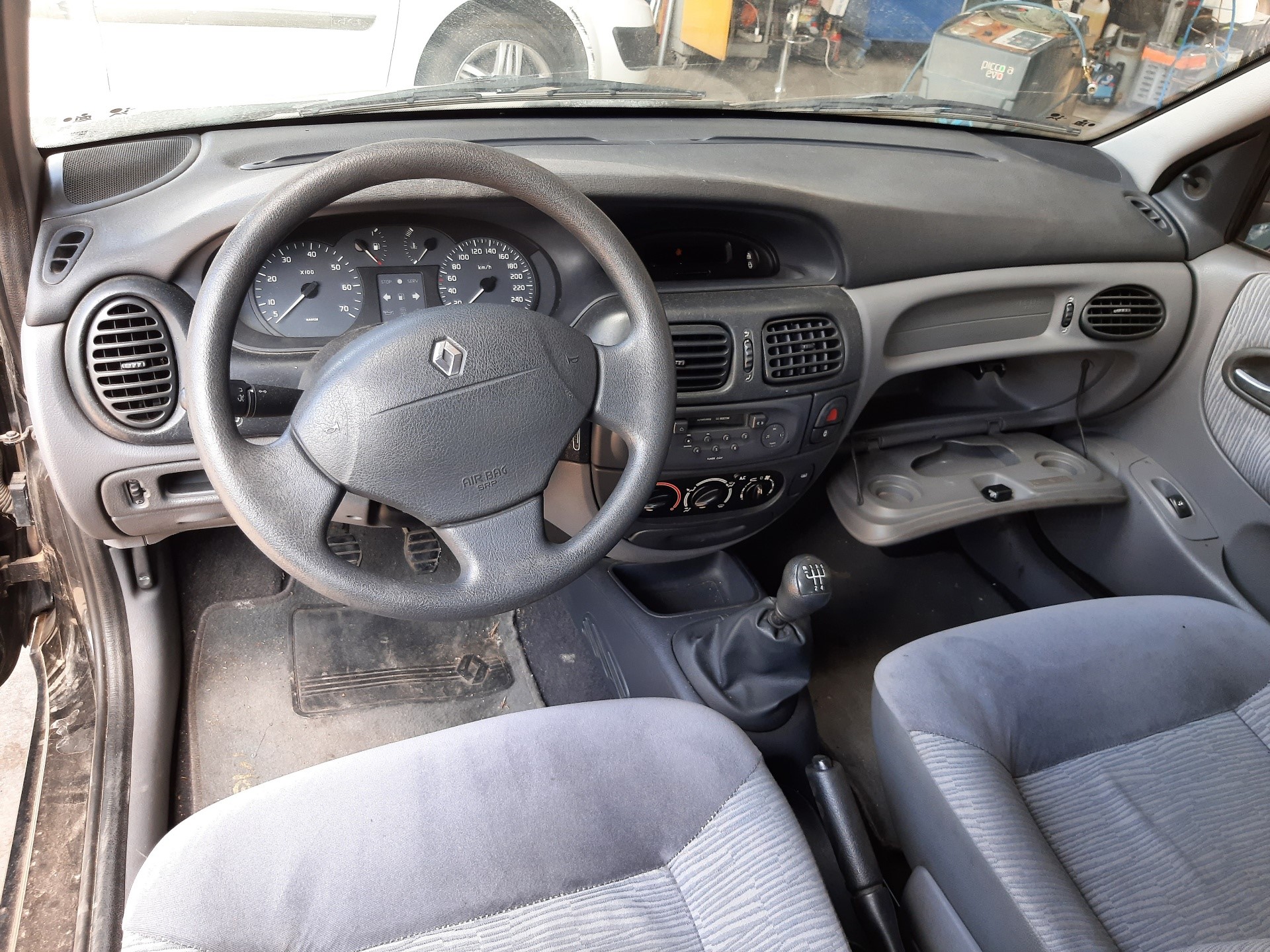 RENAULT Megane 1 generation (1995-2003) Hátsó lökhárító 7700838367 24547185