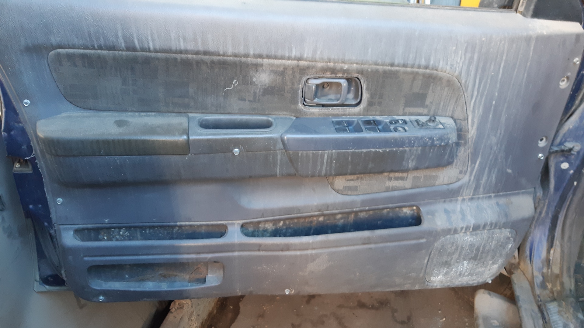 NISSAN Navara D22 (1997-2005) Замок задней правой двери 825025P01A 22264173