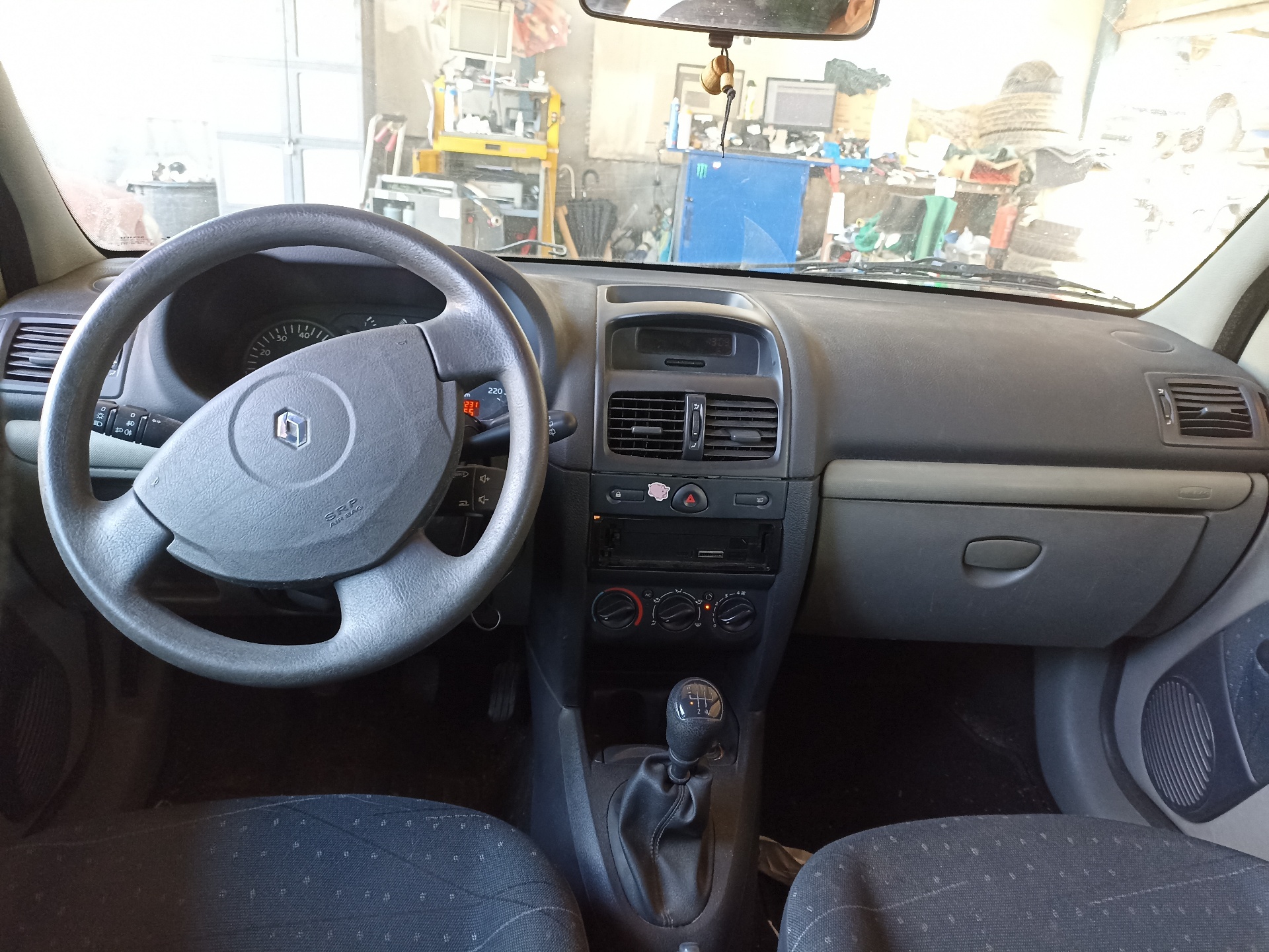 RENAULT Clio 2 generation (1998-2013) Difūzoriaus ventiliatorius 7700436917 22332692