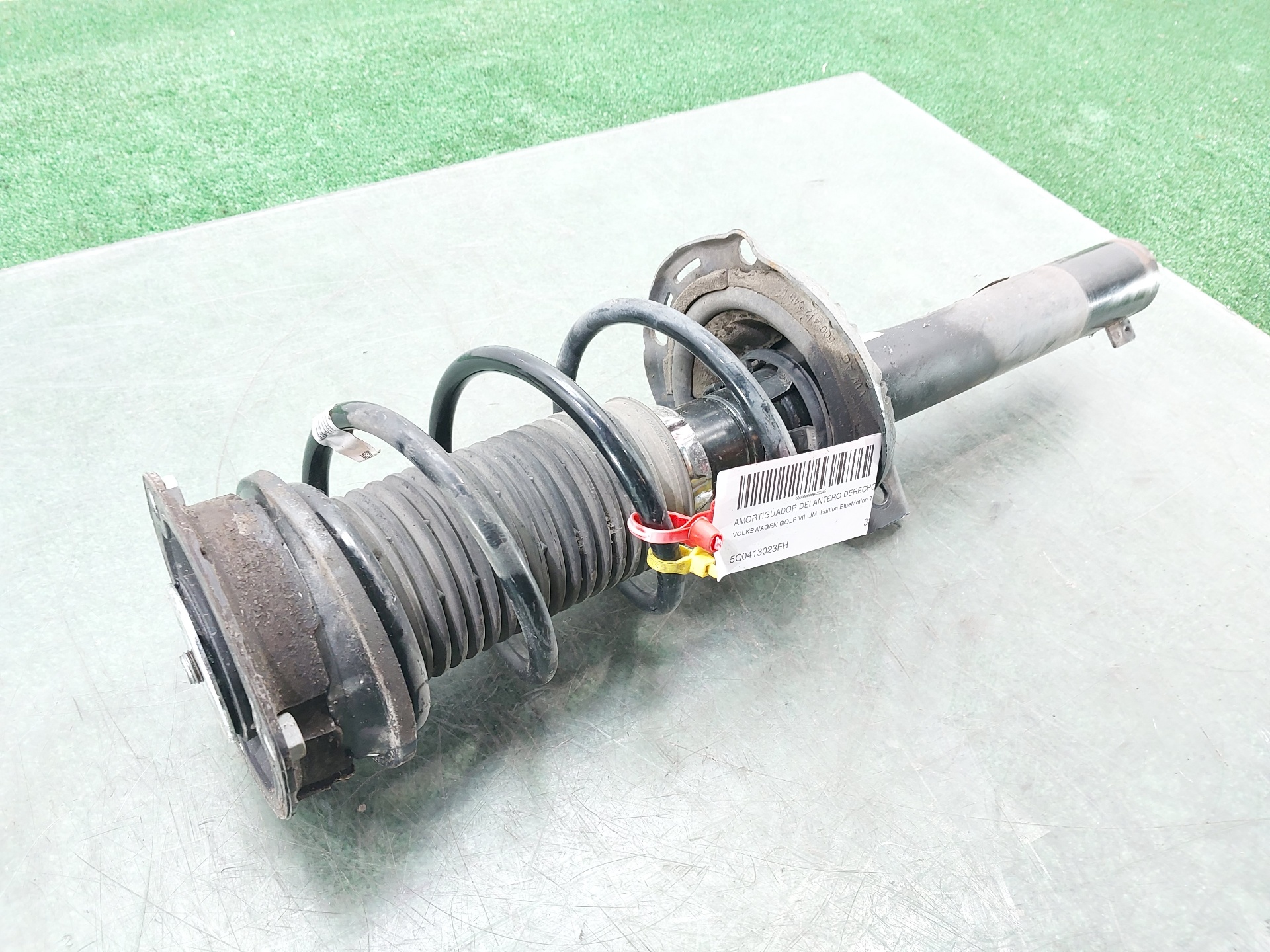 VOLKSWAGEN Golf 7 generation (2012-2024) Front Right Shock Absorber 5Q0413023FH 22657323