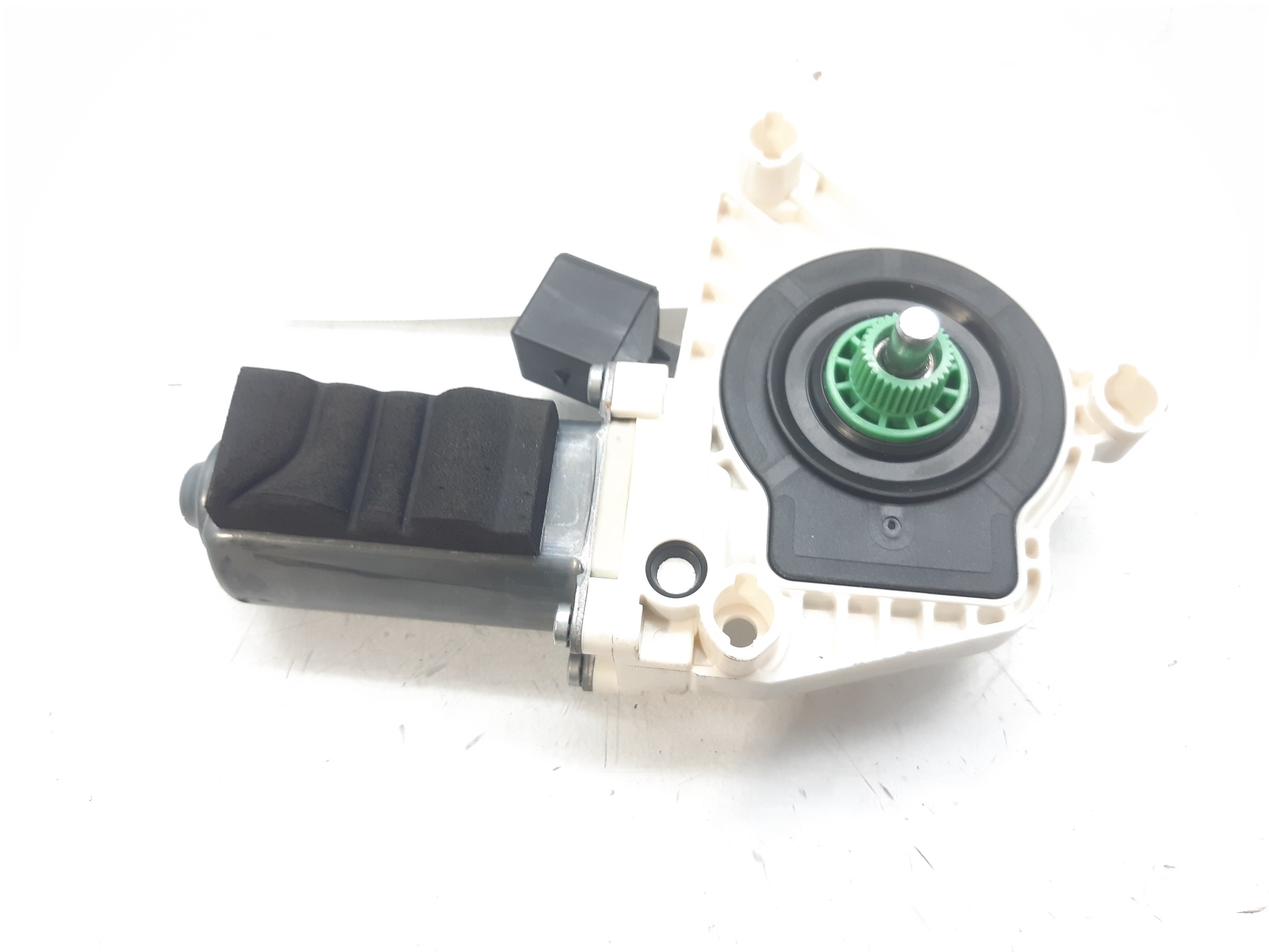 MERCEDES-BENZ CLA-Class C117 (2013-2016) Rear Right Door Window Control Motor A61041113 18794926