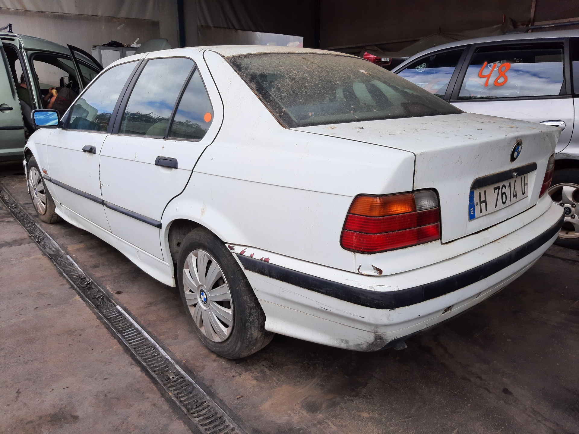 BMW 3 Series E36 (1990-2000) Pravý přední blatník směrového světla 63138353278 20145523