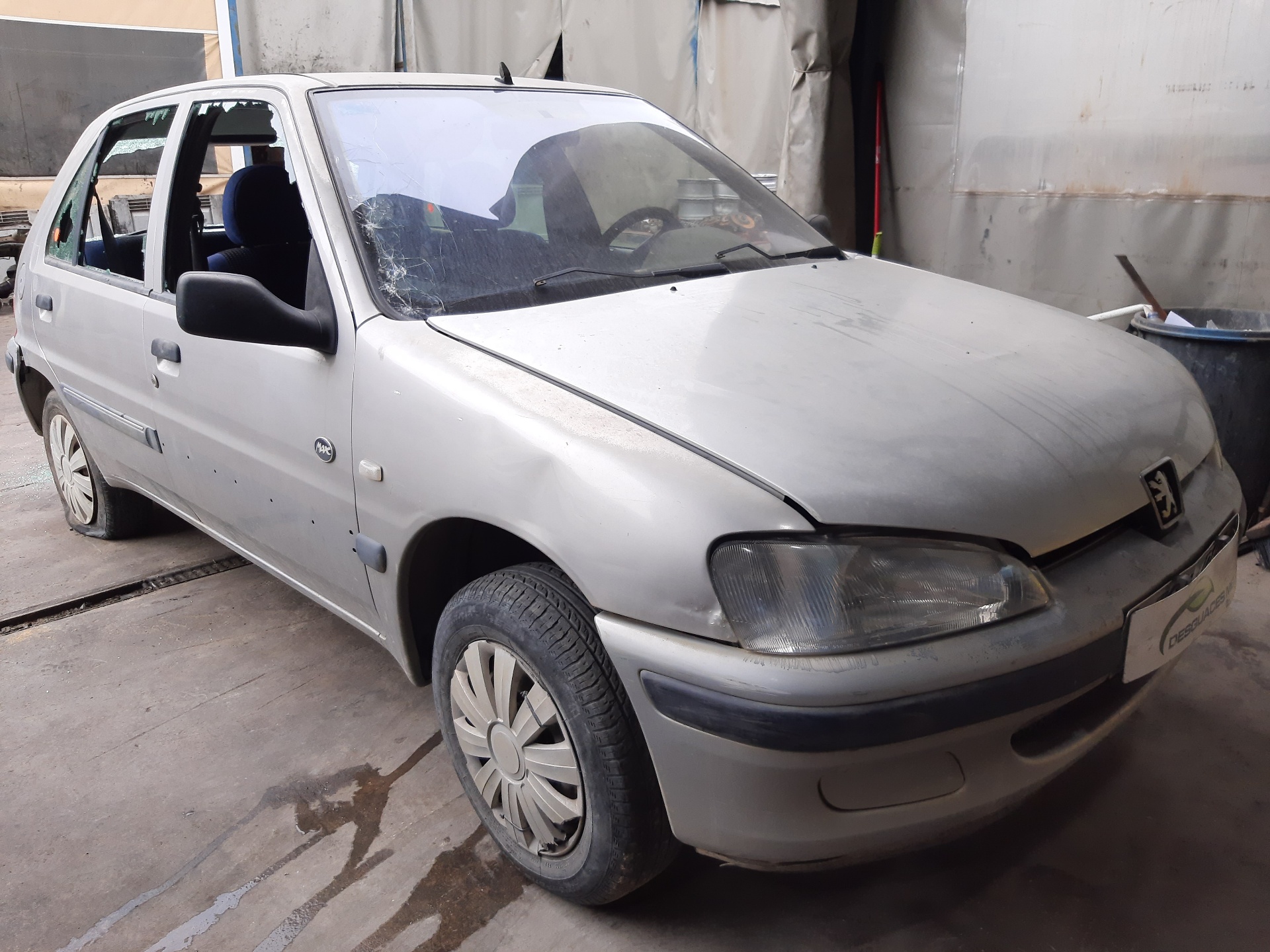 PEUGEOT 1 generation (1993-2001) Bal első fényszóró 6204P4 22465644