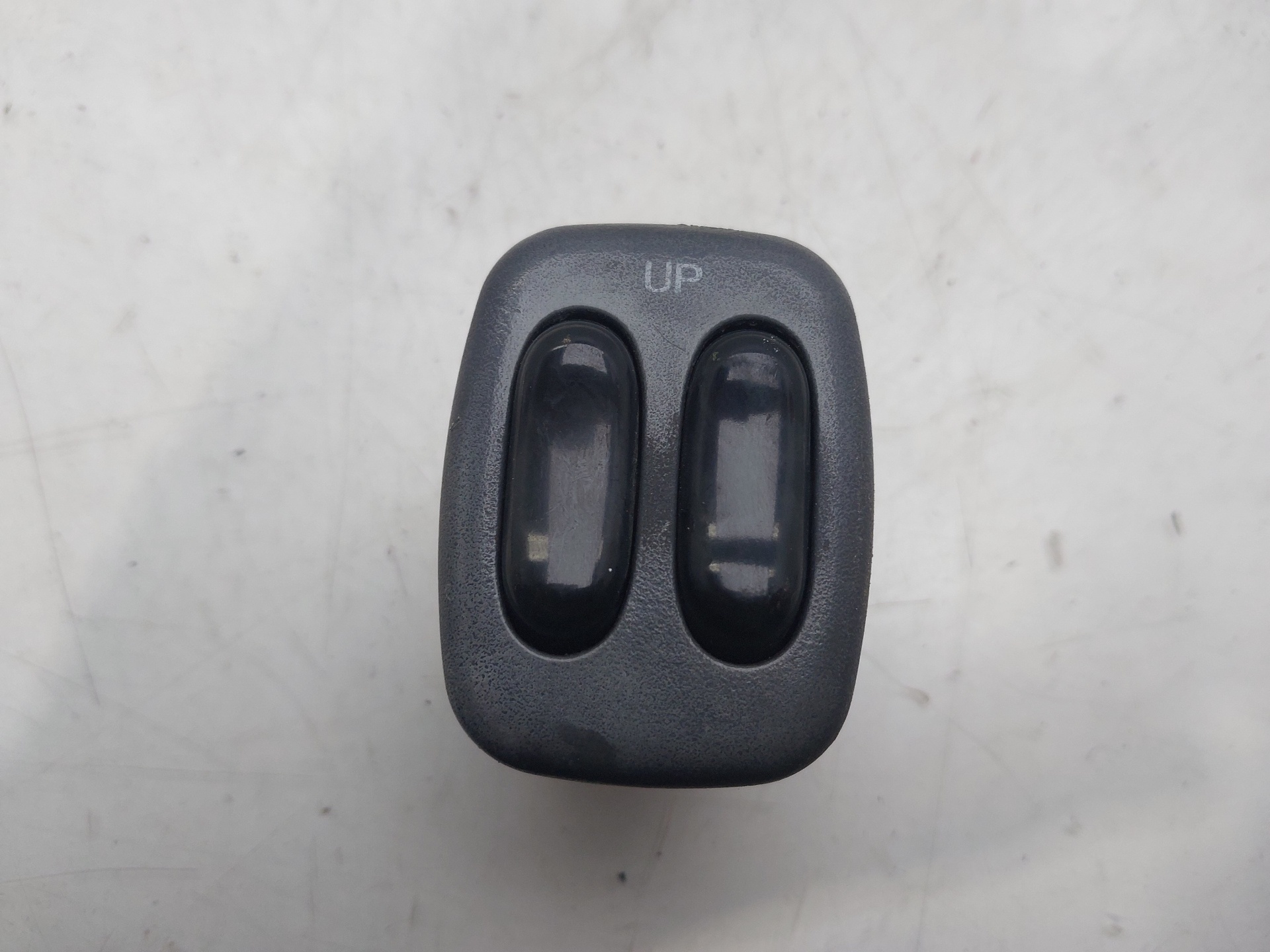HYUNDAI Atos 1 generation (1997-2003) Кнопка стеклоподъемника передней левой двери 9357002000 24761724