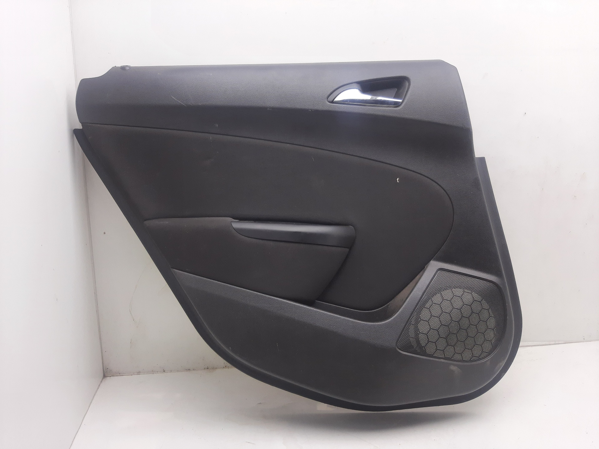 OPEL Astra J (2009-2020) Aizmugurējo kreiso durvju moldings 13258681 23083352