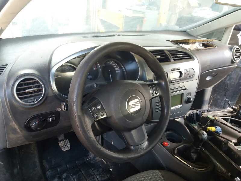 SEAT Leon 2 generation (2005-2012) Priekinių dešinių durų stiklo pakelėjas 1P0837462A 20182958
