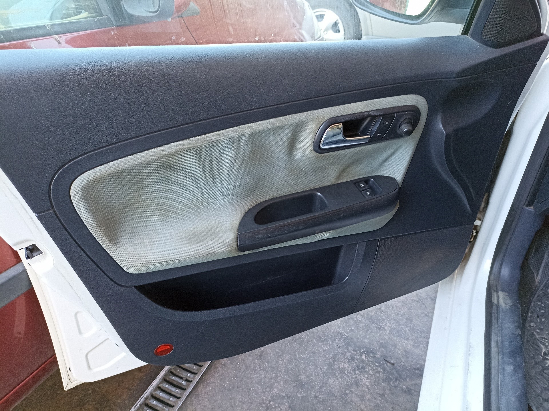 SEAT Cordoba 2 generation (1999-2009) Priekinių kairių durų stiklo pakelėjas 6L4837751Q 22329171