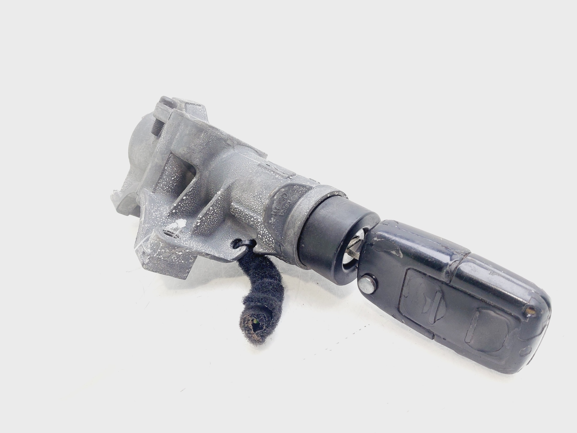 VOLKSWAGEN Passat B5 (1996-2005) Ignition Lock 4B0905851 27269413