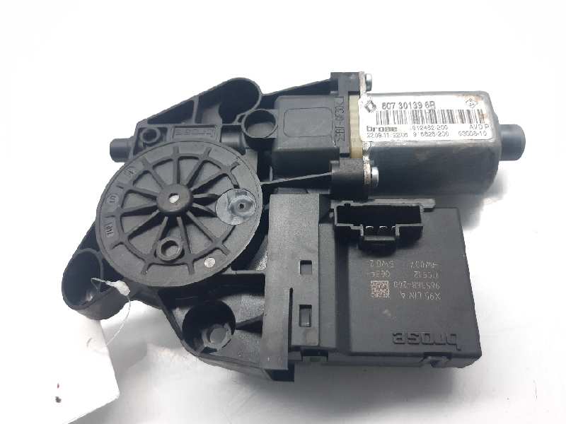 RENAULT Megane 3 generation (2008-2020) Priekšējo labo durvju logu pacelšanas motorīts 807301396R 18596850