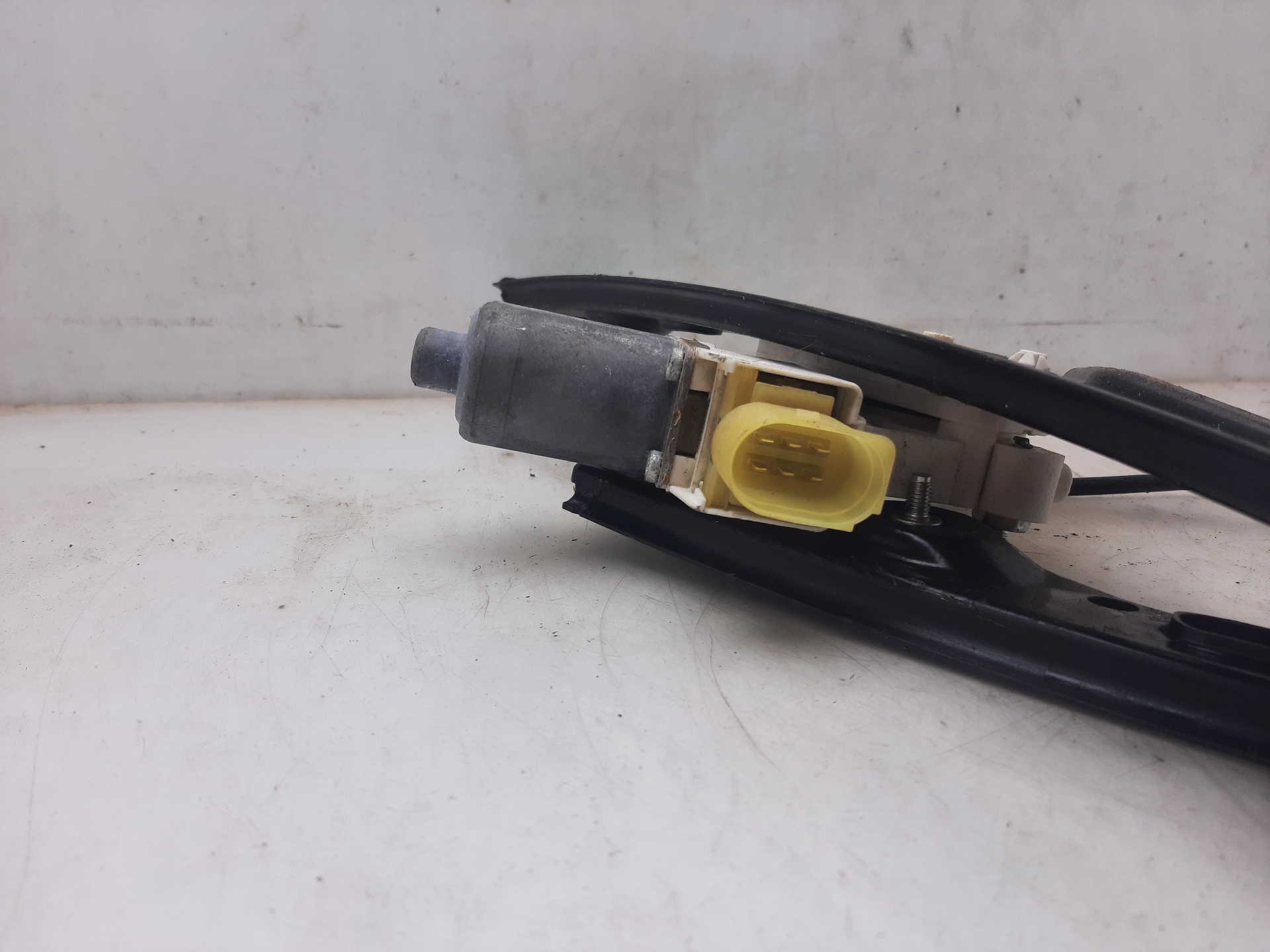 BMW 3 Series E90/E91/E92/E93 (2004-2013) Front Right Door Window Regulator 6927028 23856780