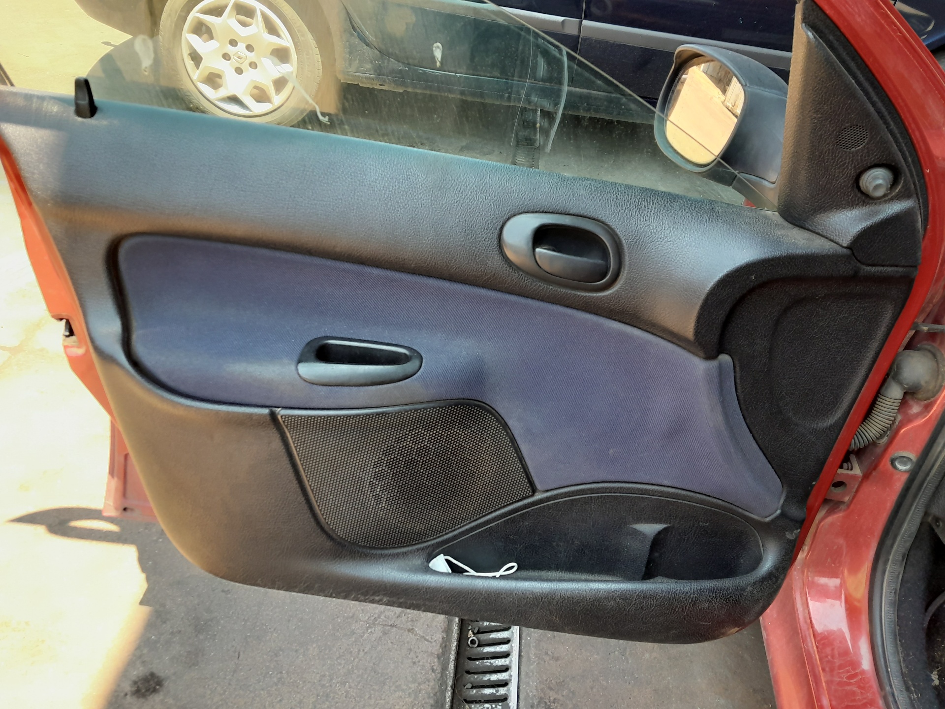 PEUGEOT 206 1 generation (1998-2009) Rear Right Door 9008A5 22338304