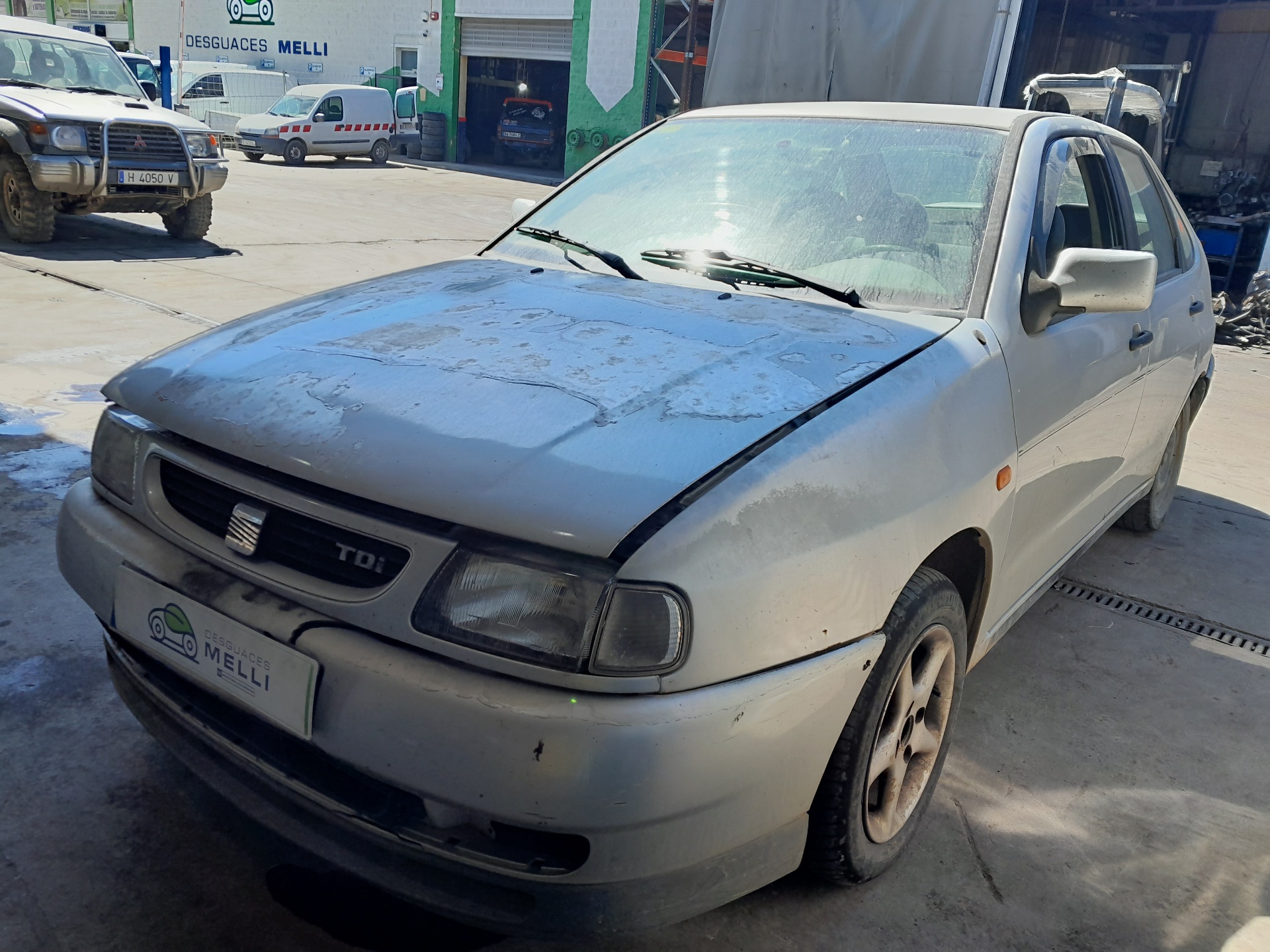 SEAT Cordoba 1 generation (1993-2003) Зеркало передней левой двери 8794012B00 24121455