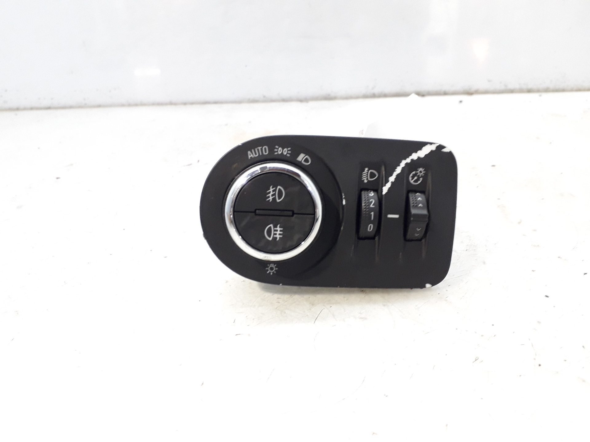 OPEL Astra K (2015-2021) Headlight Switch Control Unit 39050757 24047410