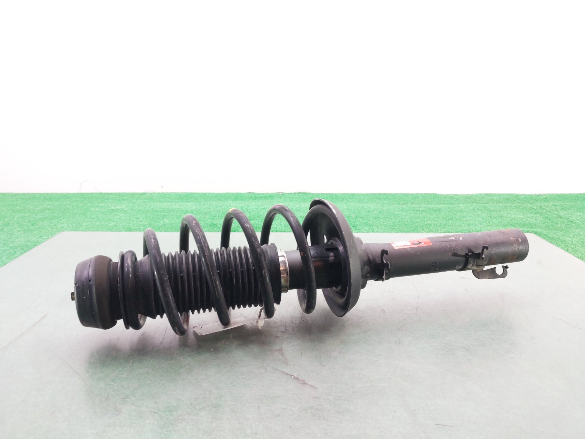 NISSAN Front Left Shock Absorber 1J0413031BJ 25784908